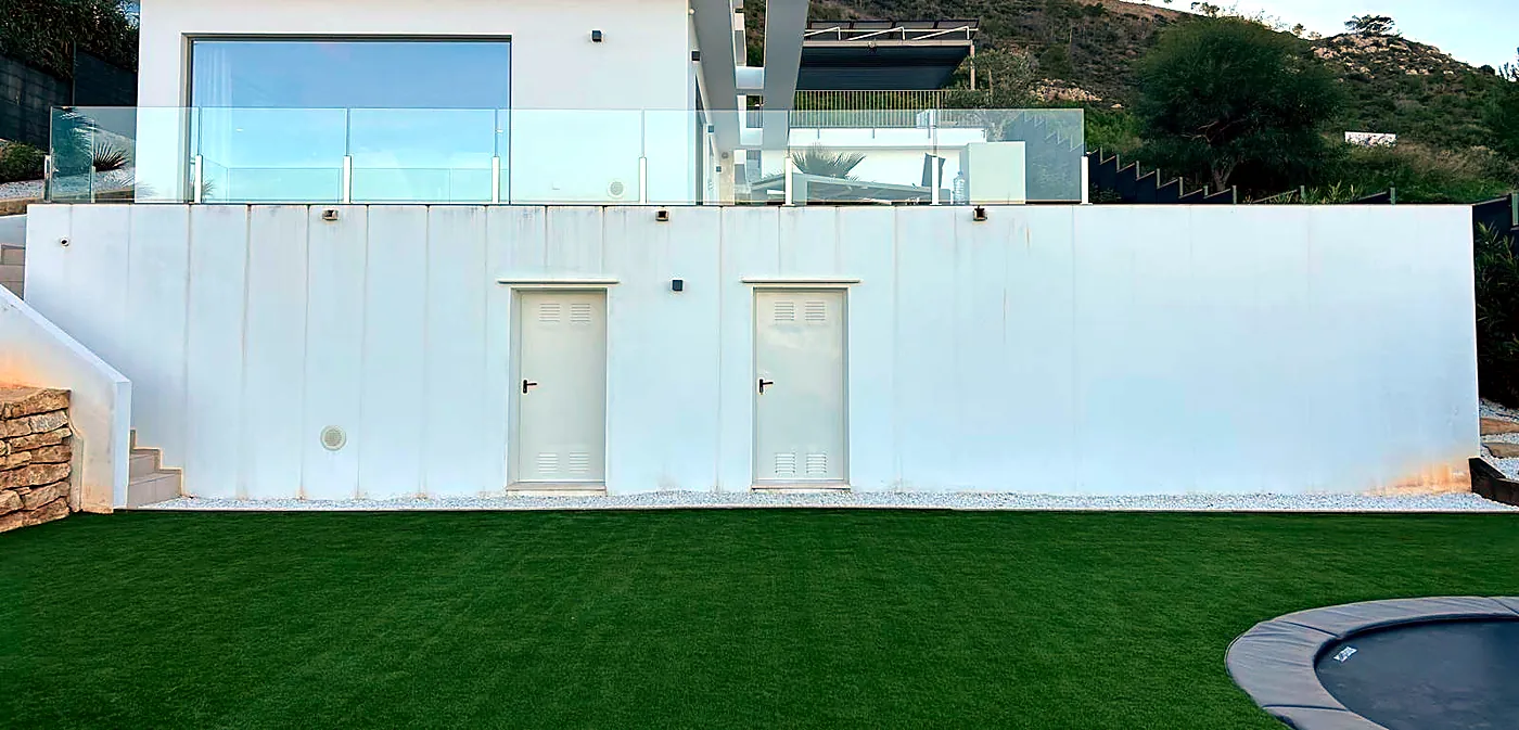 Antes: Fachada exterior de una villa